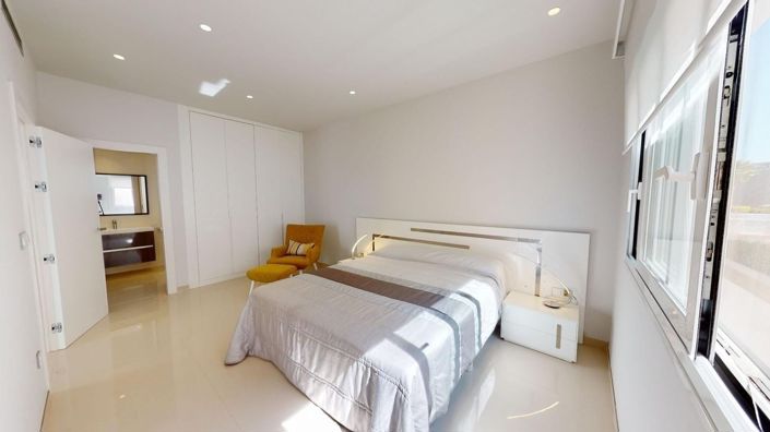 Image No.21-4 Bed Villa for sale