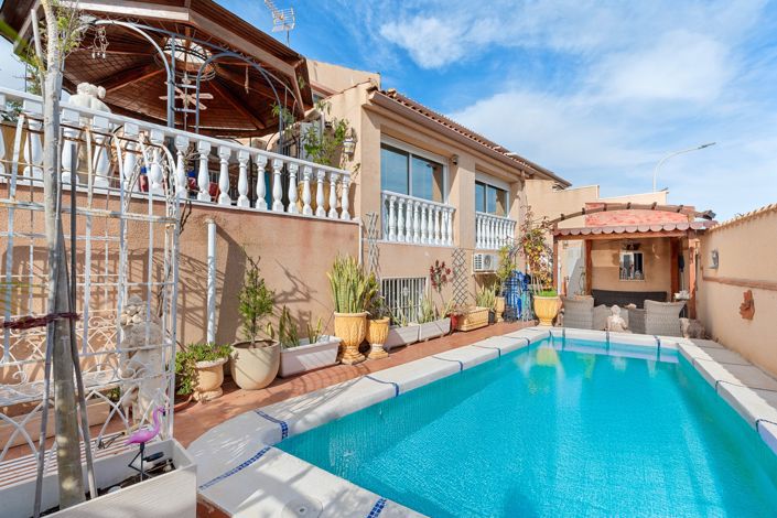 Image No.1-4 Bed Villa for sale