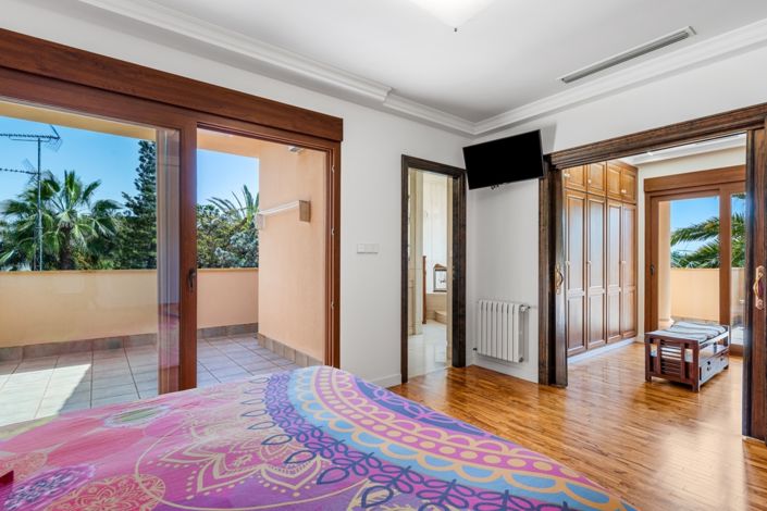 Image No.37-5 Bed Villa for sale