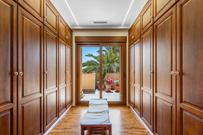 Image No.39-5 Bed Villa for sale