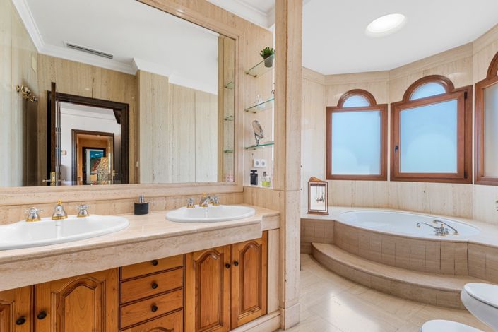 Image No.44-5 Bed Villa for sale