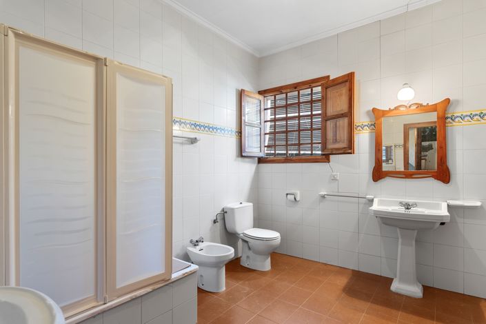 Image No.46-7 Bed Country Property for sale