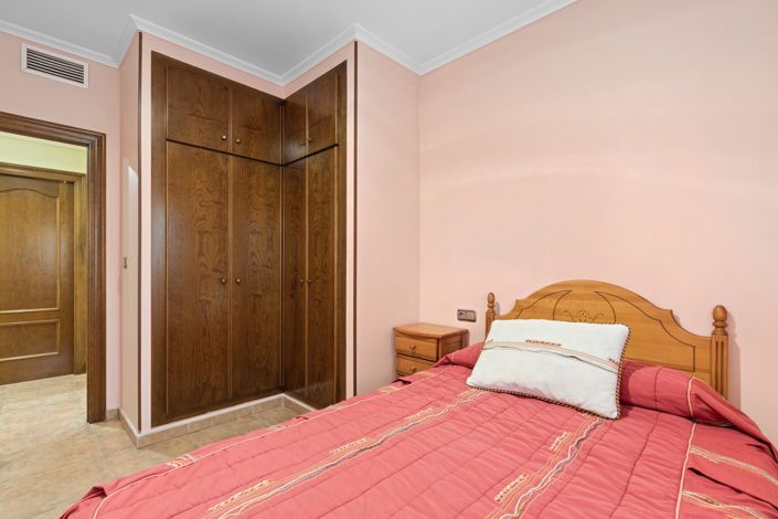 Image No.15-3 Bed Country Property for sale