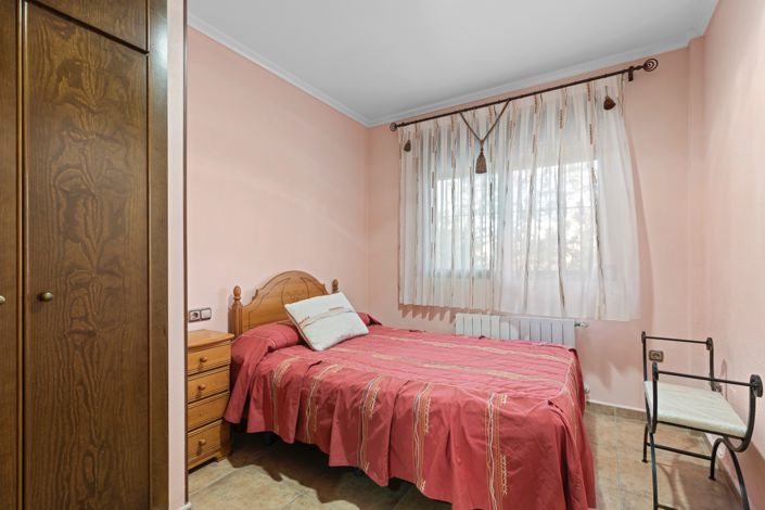 Image No.16-3 Bed Country Property for sale