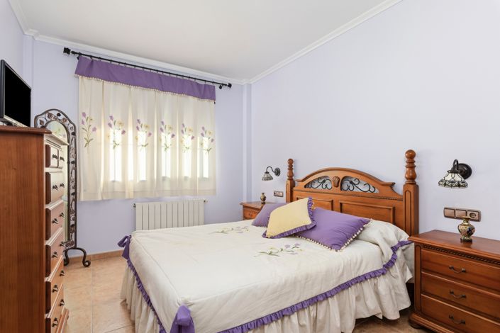 Image No.18-3 Bed Country Property for sale