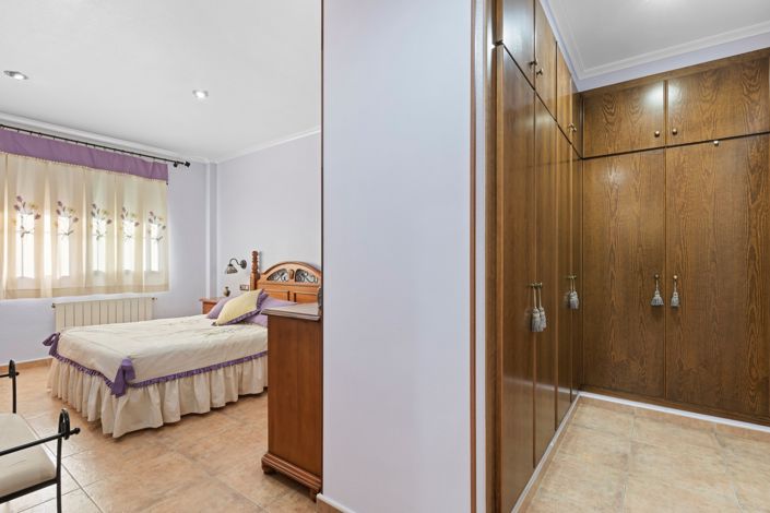 Image No.21-3 Bed Country Property for sale