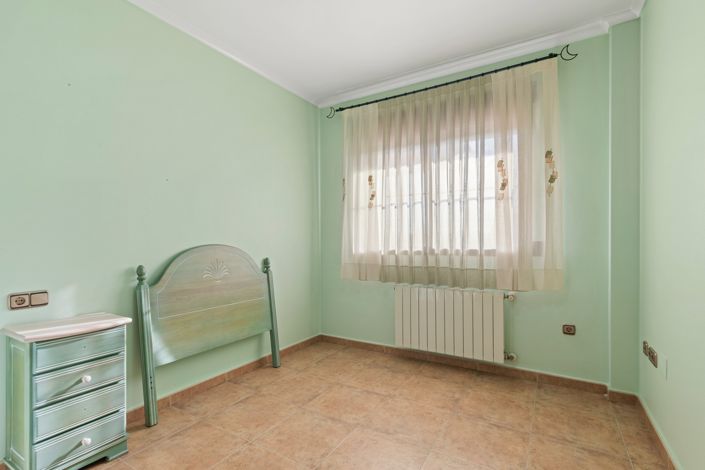 Image No.23-3 Bed Country Property for sale