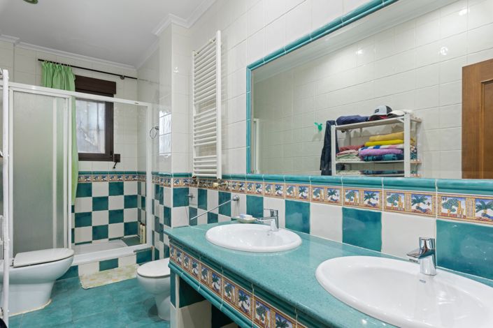 Image No.24-3 Bed Country Property for sale