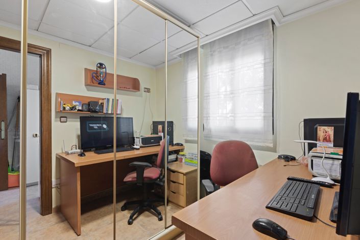 Image No.25-3 Bed Country Property for sale