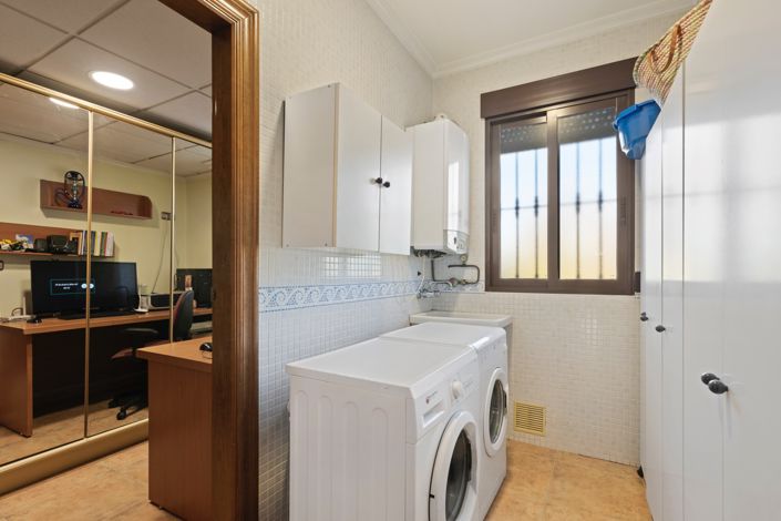 Image No.26-3 Bed Country Property for sale