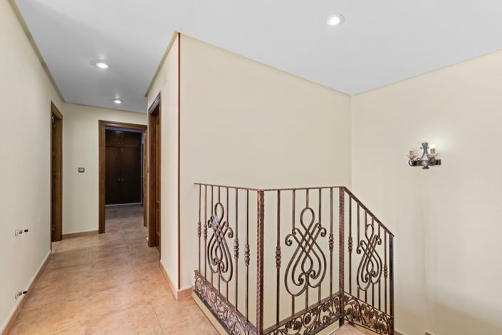 Image No.27-3 Bed Country Property for sale