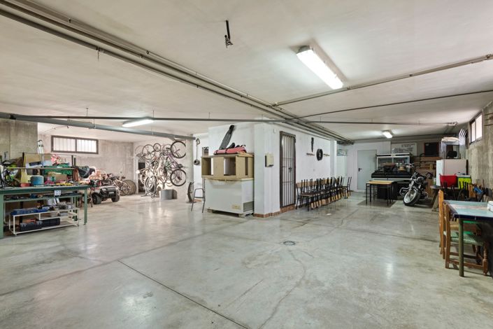 Image No.29-3 Bed Country Property for sale