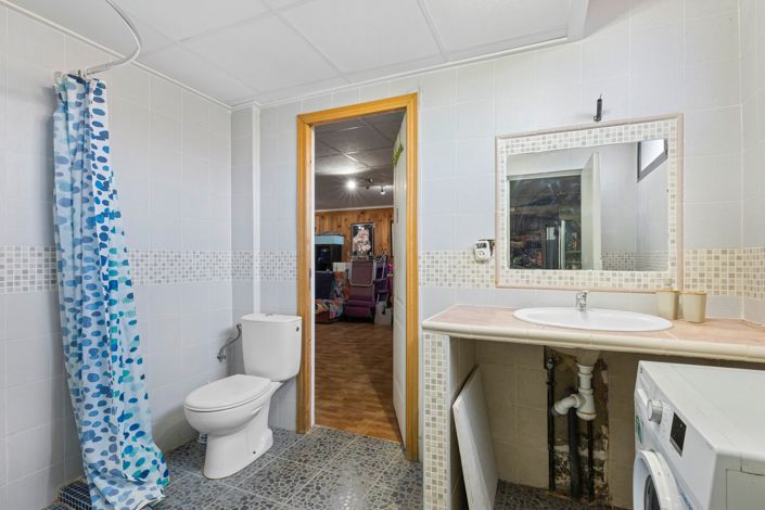 Image No.33-3 Bed Country Property for sale