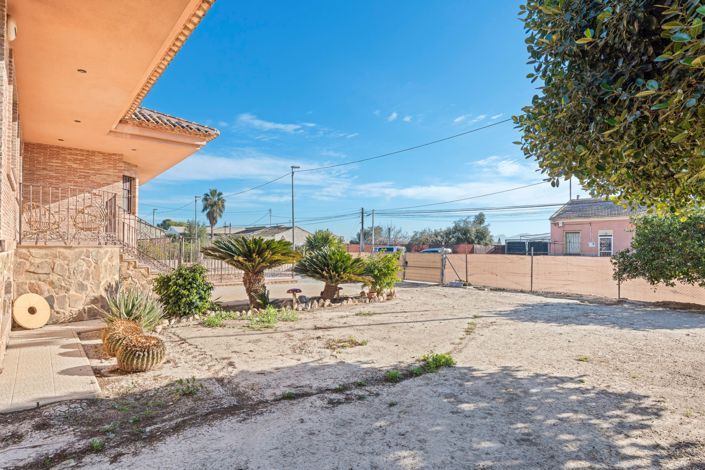 Image No.39-3 Bed Country Property for sale