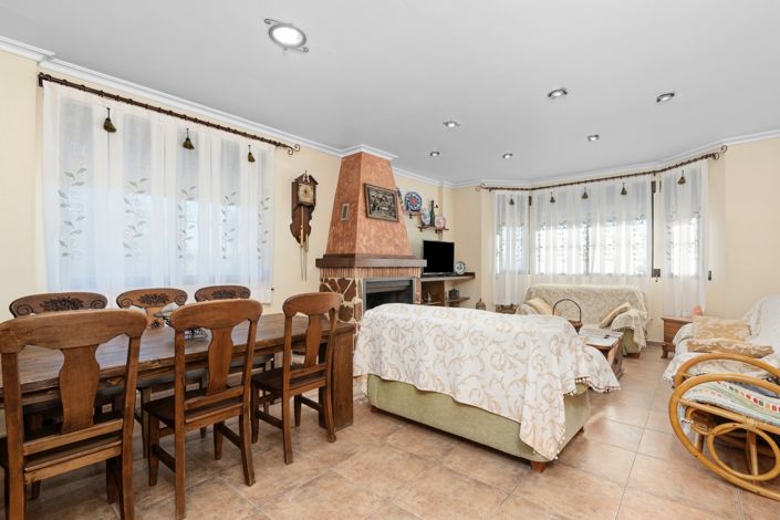 Image No.9-3 Bed Country Property for sale