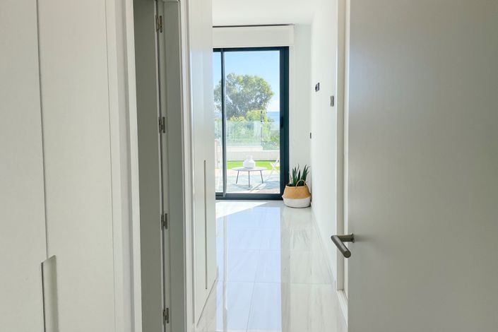 Image No.18-3 Bed Apartment for sale