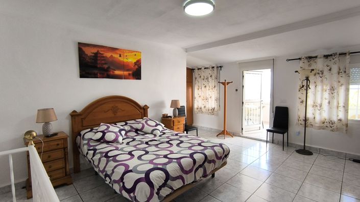 Image No.14-3 Bed Townhouse for sale