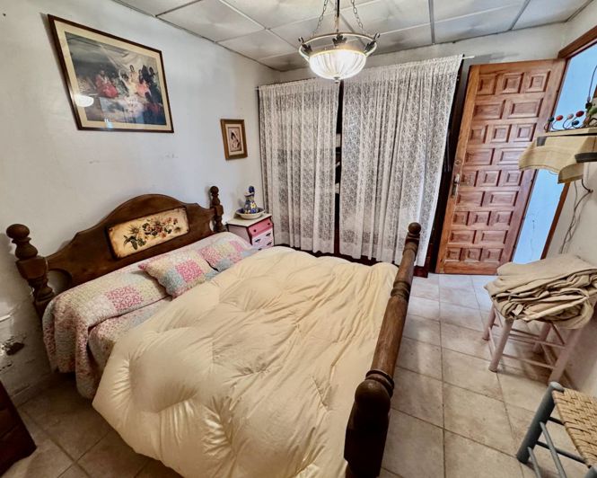 Image No.14-4 Bed Country Property for sale