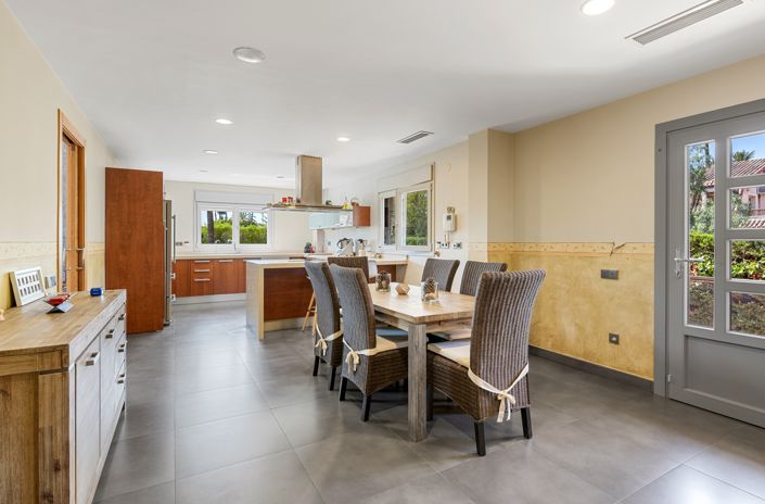 Image No.17-5 Bed Villa for sale