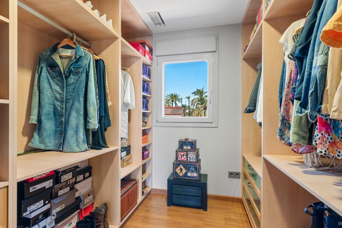 Image No.34-5 Bed Villa for sale