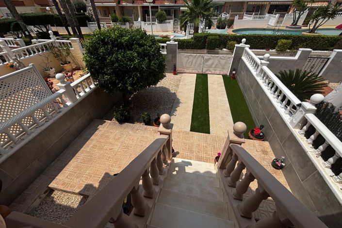 Image No.25-3 Bed Townhouse for sale