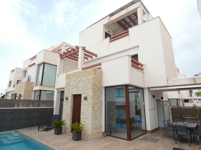 Image No.1-3 Bed Villa for sale