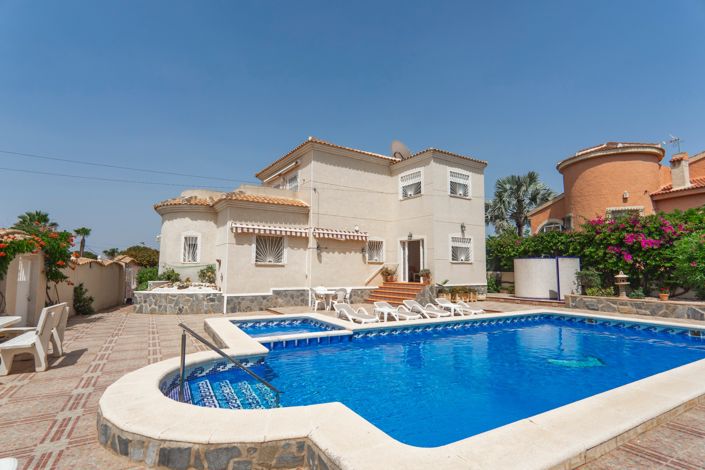 Image No.1-4 Bed Villa for sale