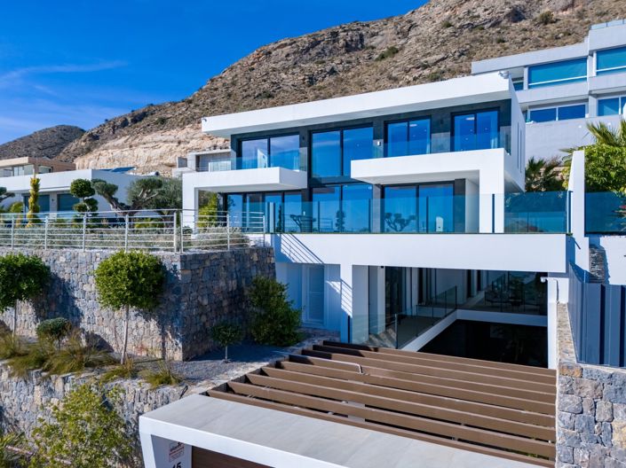 Image No.1-8 Bed Villa for sale