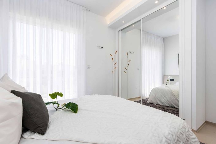 Image No.10-3 Bed Property for sale