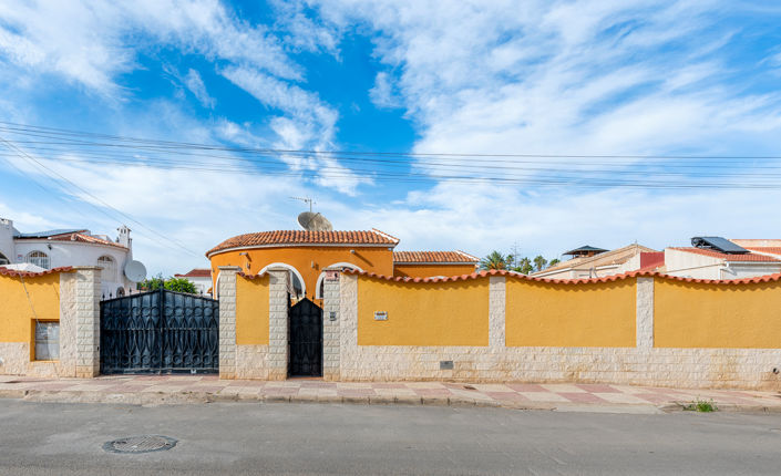 Image No.1-4 Bed Villa for sale