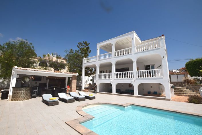 Image No.1-4 Bed Villa for sale