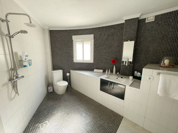 Image No.21-5 Bed Villa for sale