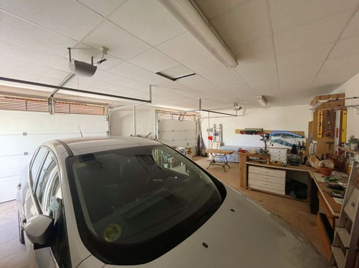 Image No.42-5 Bed Villa for sale