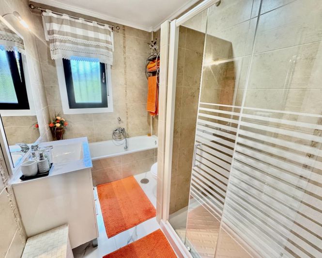 Image No.17-5 Bed Villa for sale