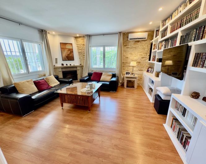 Image No.6-3 Bed Country Property for sale