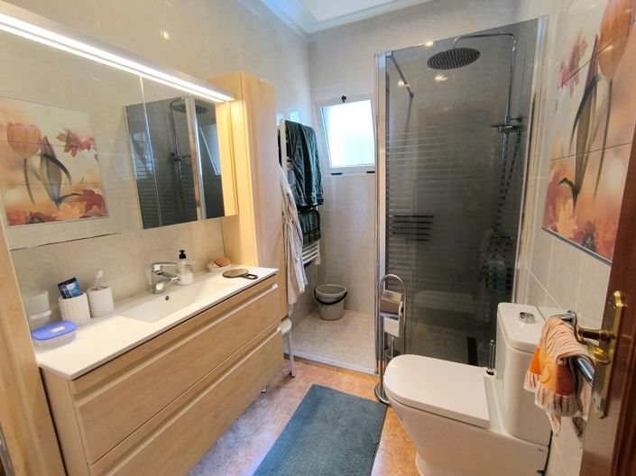 Image No.21-3 Bed Country Property for sale