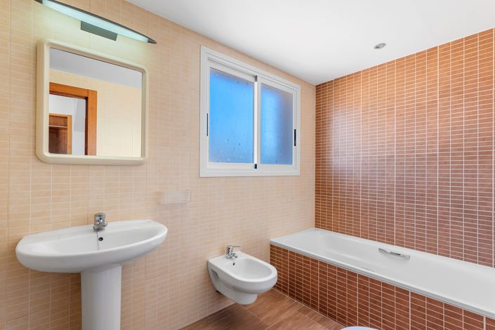 Image No.18-5 Bed Villa for sale