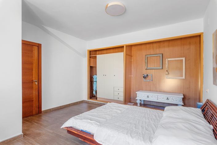 Image No.9-5 Bed Villa for sale