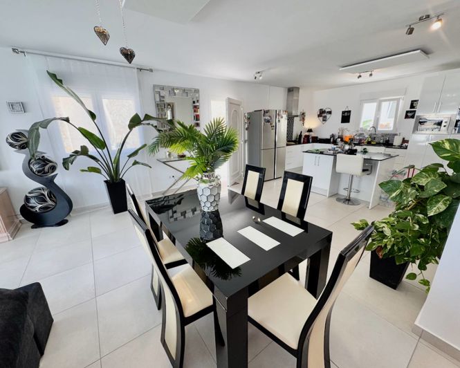 Image No.8-6 Bed Villa for sale