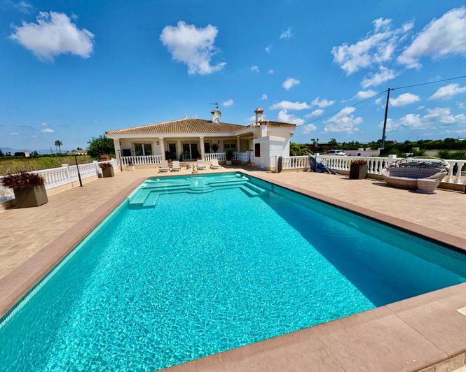 Image No.1-6 Bed Villa for sale