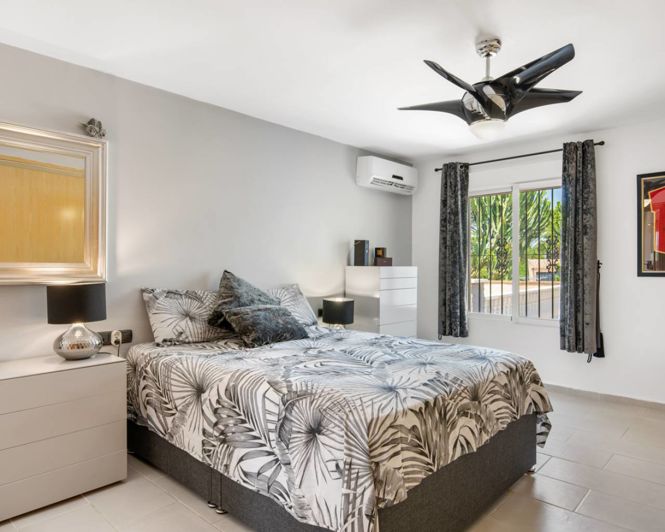 Image No.7-4 Bed Country Property for sale