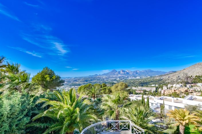 Image No.41-8 Bed Villa for sale