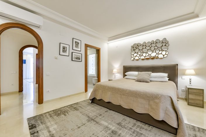 Image No.47-8 Bed Villa for sale