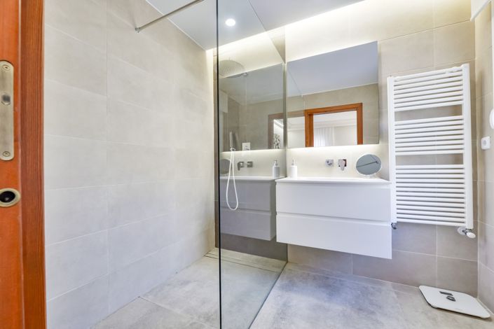 Image No.49-8 Bed Villa for sale