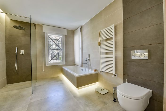 Image No.50-8 Bed Villa for sale