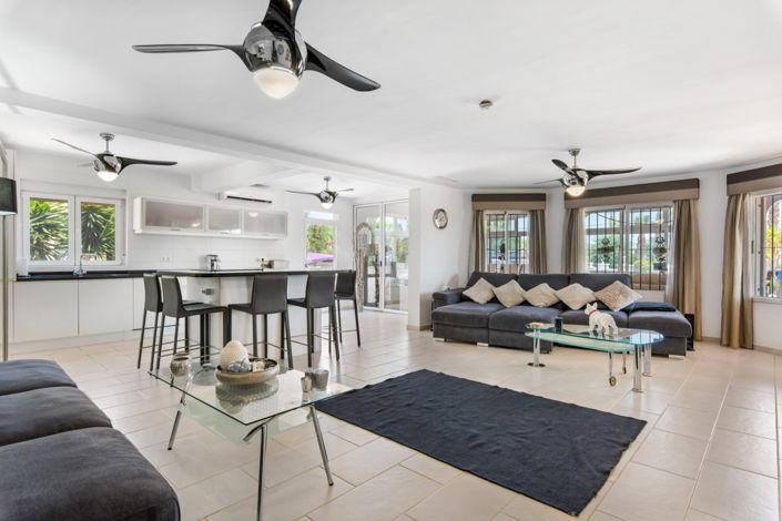 Image No.11-4 Bed Country Property for sale