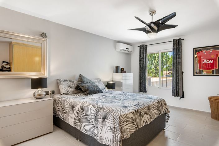 Image No.19-4 Bed Country Property for sale