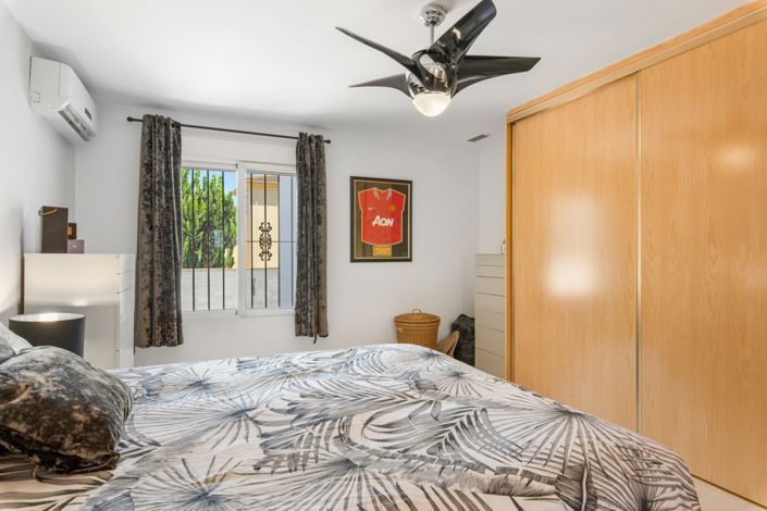 Image No.20-4 Bed Country Property for sale