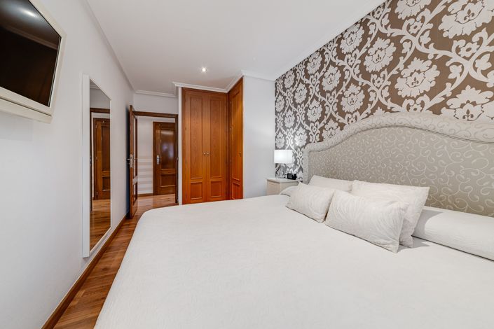 Image No.15-6 Bed Villa for sale