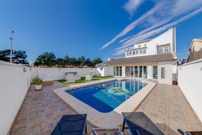 Image No.24-6 Bed Villa for sale